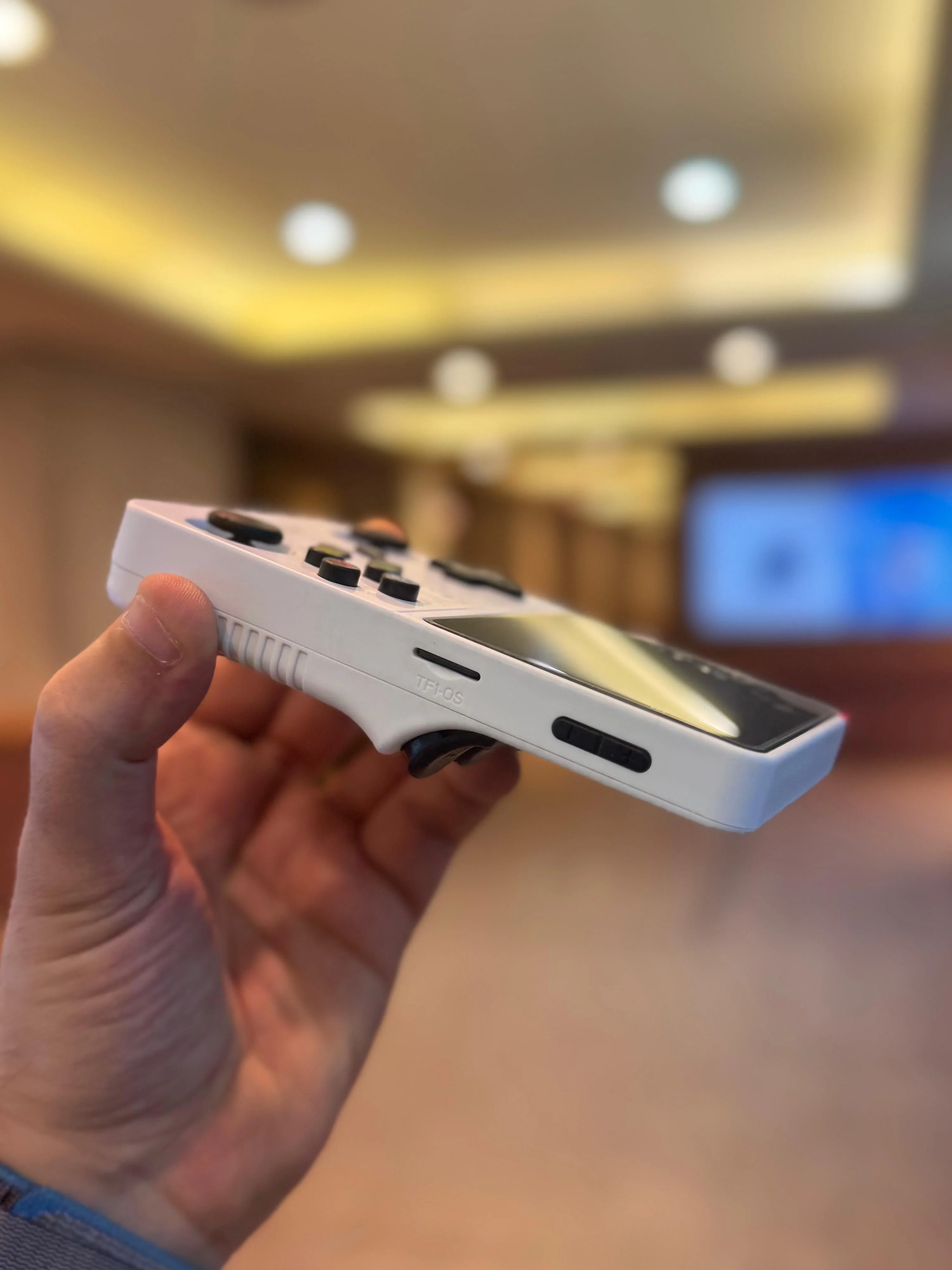 Asli Global Xretro Engine 3.5 Xretro Handheld Game Console With Linux System 128GB | White - Image 7