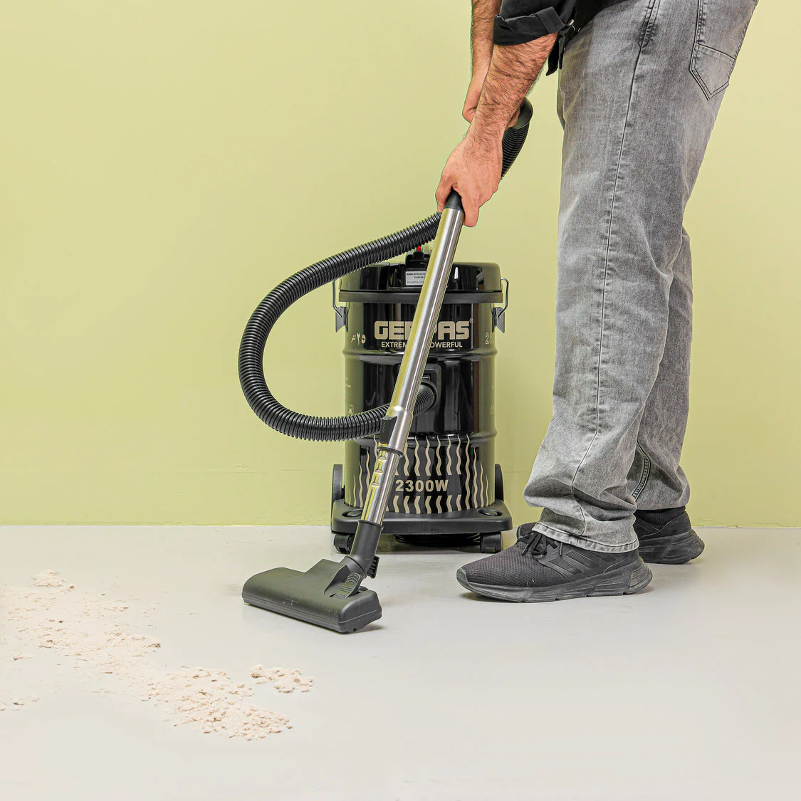Geepas 2300 W Drum Vacuum Cleaner , 25 L Dust Bag Capacity with Elegant Body , Iron Tank , Powerful Suction ,Dry and Blow Function , Full Indicator - Image 3